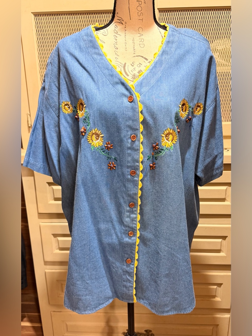 VTG 90s Westbound Sunflower Embroidered Chambray Shirt